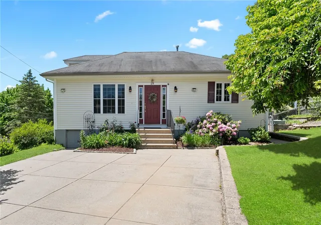 Homes for sale in Cumberland, RI | 28 Fairview Ave, Cumberland, RI 02864 | MLS# 1414416