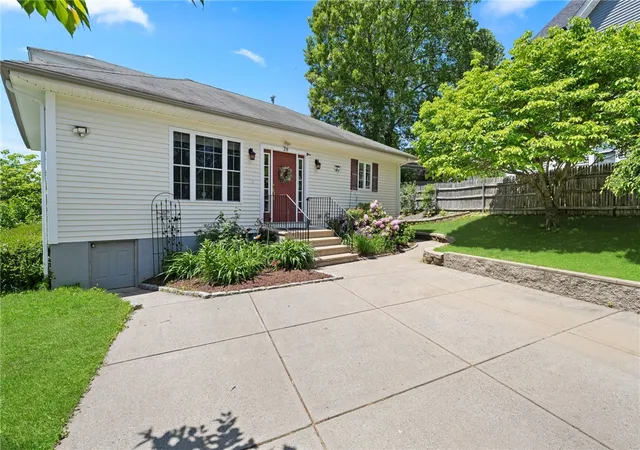 Homes for sale in Cumberland, RI | 28 Fairview Ave, Cumberland, RI 02864 | MLS# 1414416
