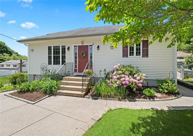 Homes for sale in Cumberland, RI | 28 Fairview Ave, Cumberland, RI 02864 | MLS# 1414416