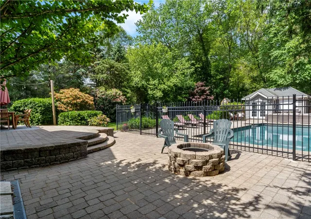 Homes for sale in North Kingstown, RI | 134 Wickham Rd, North Kingstown, RI 02852 | MLS# 1414682