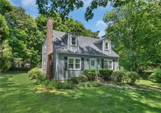 Homes for sale in North Kingstown, RI | 27 Fairway Dr, North Kingstown, RI 02852 | MLS# 1414653