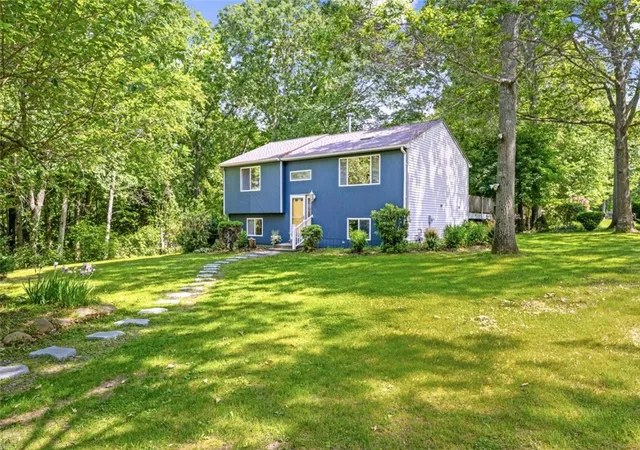 Homes for sale in North Kingstown, RI | 107 Huckleberry Rd, North Kingstown, RI 02852 | MLS# 1414752