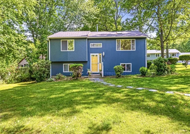 Homes for sale in North Kingstown, RI | 107 Huckleberry Rd, North Kingstown, RI 02852 | MLS# 1414752