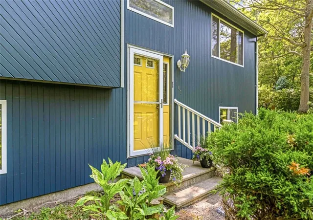 Homes for sale in North Kingstown, RI | 107 Huckleberry Rd, North Kingstown, RI 02852 | MLS# 1414752