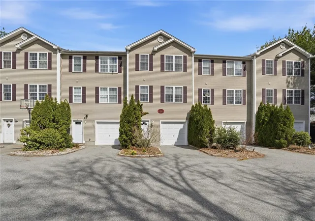 Homes for sale in Woonsocket, RI | 272 Cass Ave #3, Woonsocket, RI 02895 | MLS# 1409157