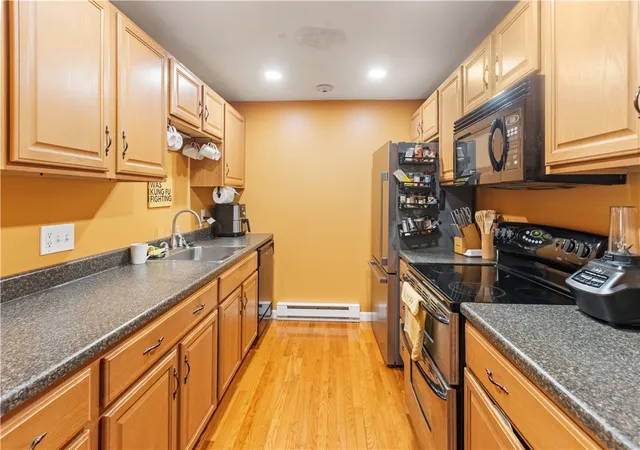 Homes for sale in Lincoln, RI | 117 John St #11, Lincoln, RI 02865 | MLS# 1414166
