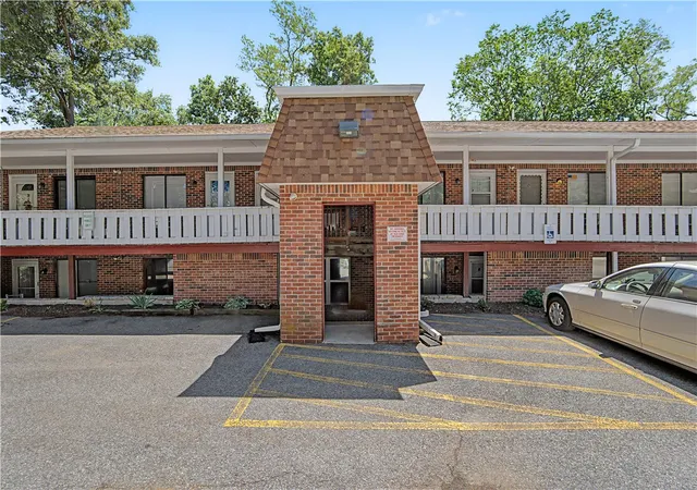 Homes for sale in North Providence, RI | 569 Smithfield Rd #2, North Providence, RI 02904 | MLS# 1414907