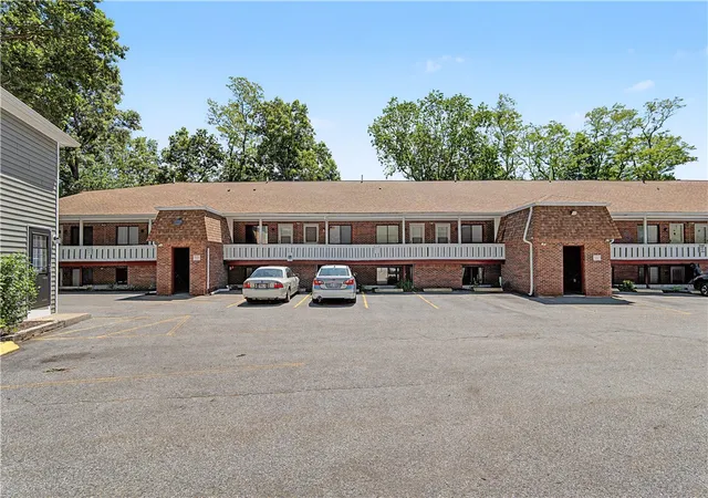 Homes for sale in North Providence, RI | 569 Smithfield Rd #2, North Providence, RI 02904 | MLS# 1414907
