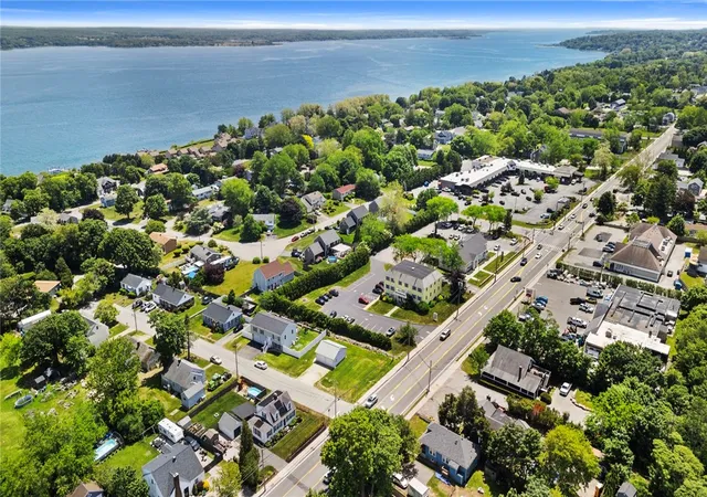 Homes for sale in Portsmouth, RI | 3055 East Main Rd, Portsmouth, RI 02871 | MLS# 1414541