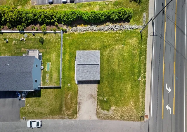 Homes for sale in Portsmouth, RI | 3055 East Main Rd, Portsmouth, RI 02871 | MLS# 1414541