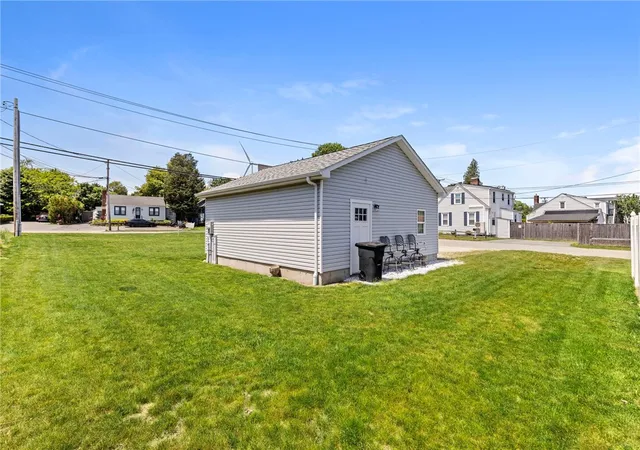 Homes for sale in Portsmouth, RI | 3055 East Main Rd, Portsmouth, RI 02871 | MLS# 1414541