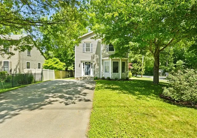 Homes for sale in Bristol, RI | 2 Lafayette Dr, Bristol, RI 02809 | MLS# 1414935