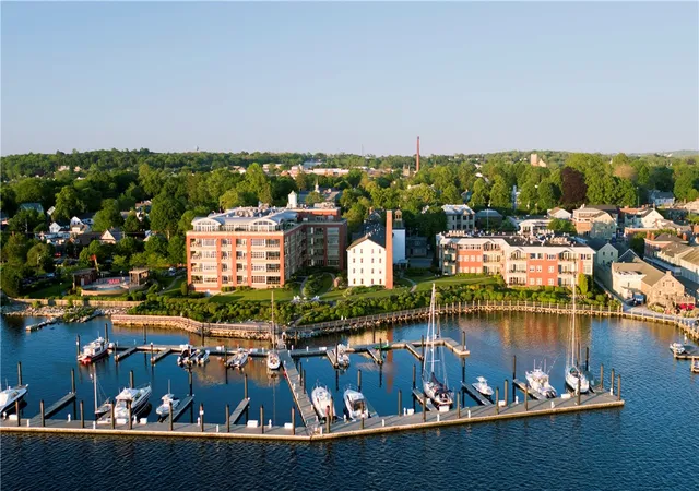 Homes for sale in Bristol, RI | 341 Thames St #302-S, Bristol, RI 02809 | MLS# 1414892