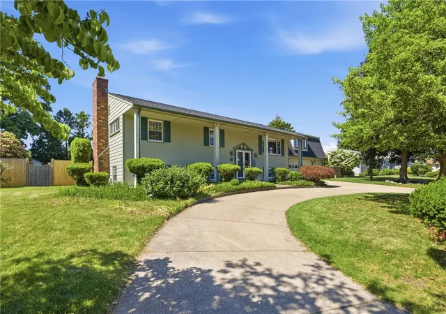 2nd image of 550 Algonquin Dr, Warwick, RI 02888 | MLS# 1414802