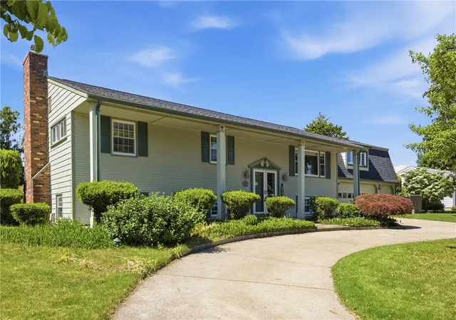 3rd image of 550 Algonquin Dr, Warwick, RI 02888 | MLS# 1414802