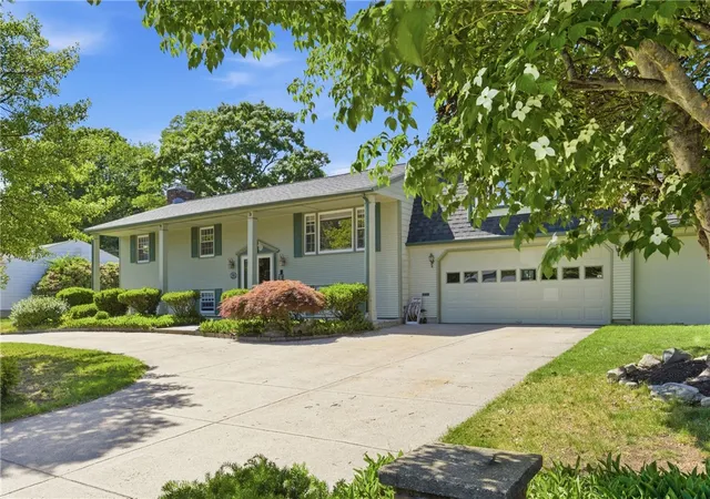 4th image of 550 Algonquin Dr, Warwick, RI 02888 | MLS# 1414802