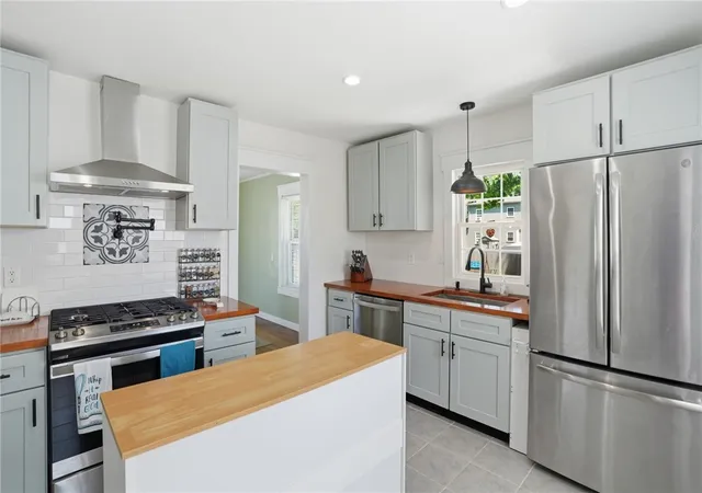 Homes for sale in Barrington, RI | 34 Lake Ave, Barrington, RI 02806 | MLS# 1414279