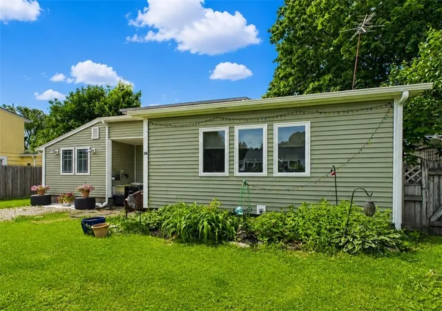 Homes for sale in South Kingstown, RI | 36 Maple St, South Kingstown, RI 02879 | MLS# 1414227