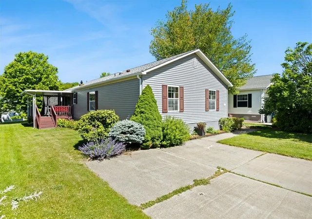 Homes for sale in Tiverton, RI | 59 Robin Dr, Tiverton, RI 02878 | MLS# 1414559
