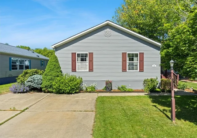 Homes for sale in Tiverton, RI | 59 Robin Dr, Tiverton, RI 02878 | MLS# 1414559