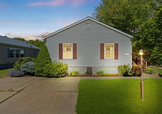 Homes for sale in Tiverton, RI | 59 Robin Dr, Tiverton, RI 02878 | MLS# 1414559