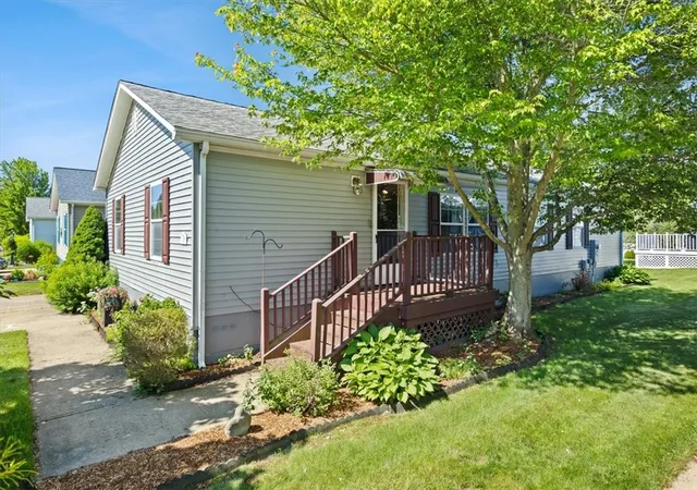 Homes for sale in Tiverton, RI | 59 Robin Dr, Tiverton, RI 02878 | MLS# 1414559
