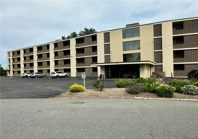Homes for sale in Cranston, RI | 175 Hoffman Ave #309, Cranston, RI 02920 | MLS# 1415031