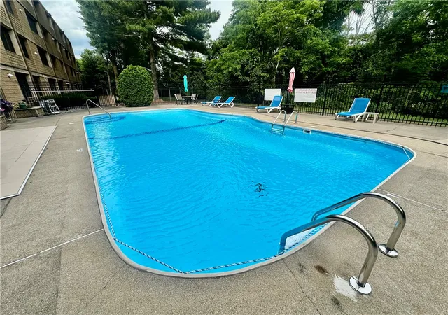 Homes for sale in Cranston, RI | 175 Hoffman Ave #309, Cranston, RI 02920 | MLS# 1415031
