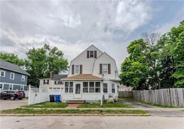 Homes for sale in Cranston, RI | 27 Cliffdale Ave, Cranston, RI 02905 | MLS# 1415046