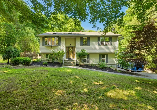 1st image of 233 Old Oxford Rd, North Smithfield, RI 02896 | MLS# 1414848