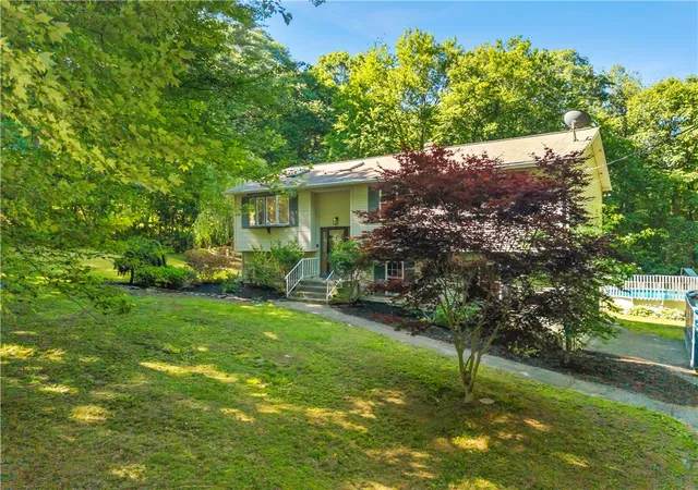 2nd image of 233 Old Oxford Rd, North Smithfield, RI 02896 | MLS# 1414848