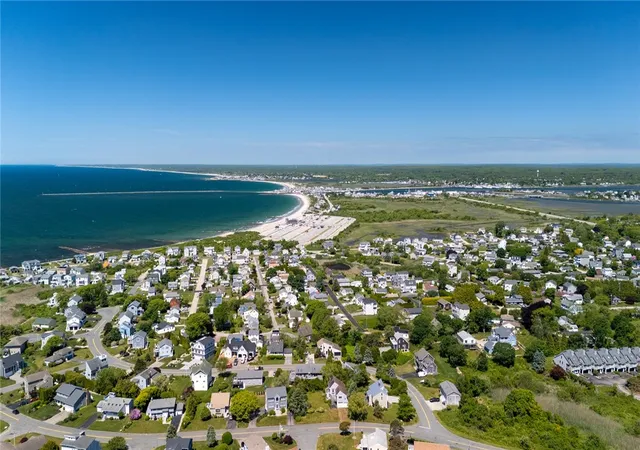 4th image of 39 White Swan Dr, Narragansett, RI 02882 | MLS# 1414977
