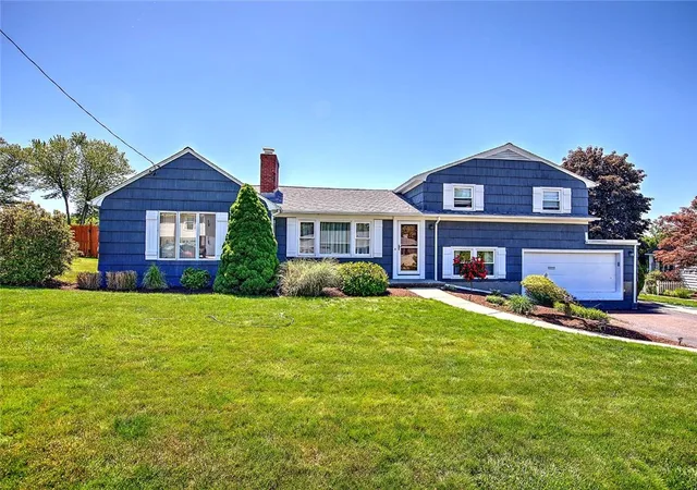 Homes for sale in Cumberland, RI | 62 Meadowcrest Dr, Cumberland, RI 02864 | MLS# 1413877
