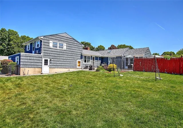 Homes for sale in Cumberland, RI | 62 Meadowcrest Dr, Cumberland, RI 02864 | MLS# 1413877