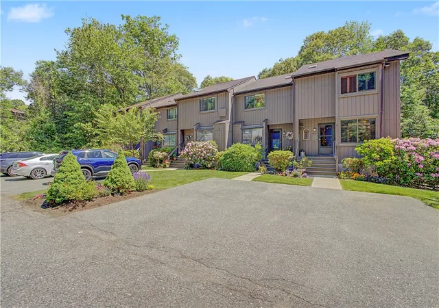 Homes for sale in Lincoln, RI | 5 Wake Robin Rd #3004, Lincoln, RI 02865 | MLS# 1414695