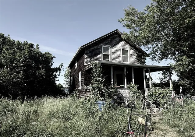 Homes for sale in Portsmouth, RI | 177 Cedar Ave, Portsmouth, RI 02871 | MLS# 1415106