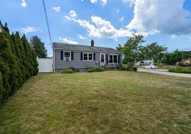 Homes for sale in North Kingstown, RI | 302 Shore Acres Ave, North Kingstown, RI 02852 | MLS# 1415063