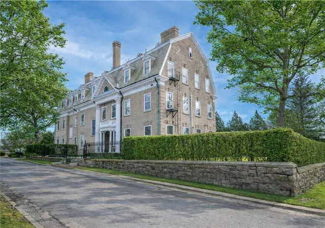 2nd image of 1 Oakwood Ter #7, Newport, RI 02840 | MLS# 1414822