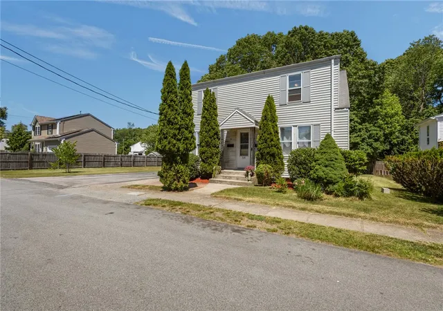 Homes for sale in Cranston, RI | 58 Perkins Ave, Cranston, RI 02910 | MLS# 1415127