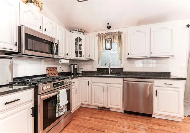 Homes for sale in North Kingstown, RI | 180 Mesa Dr, North Kingstown, RI 02852 | MLS# 1415070