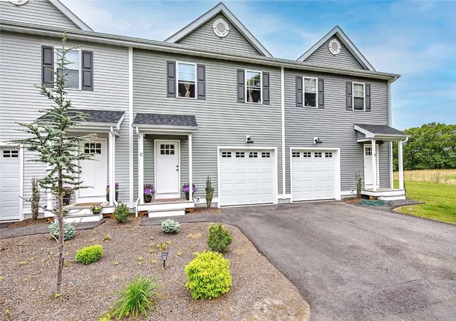 Homes for sale in Lincoln, RI | 1485 Lonsdale Ave #C, Lincoln, RI 02865 | MLS# 1415042