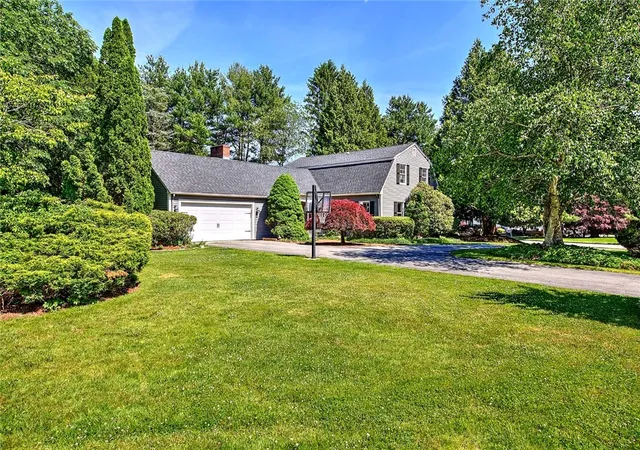 Homes for sale in Lincoln, RI | 15 Sylvia Ln, Lincoln, RI 02865 | MLS# 1415124