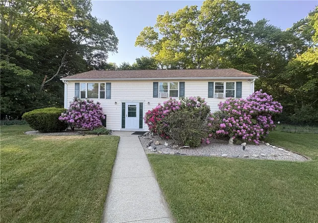 Homes for sale in Coventry, RI | 5 Lions Dr, Coventry, RI 02816 | MLS# 1415163