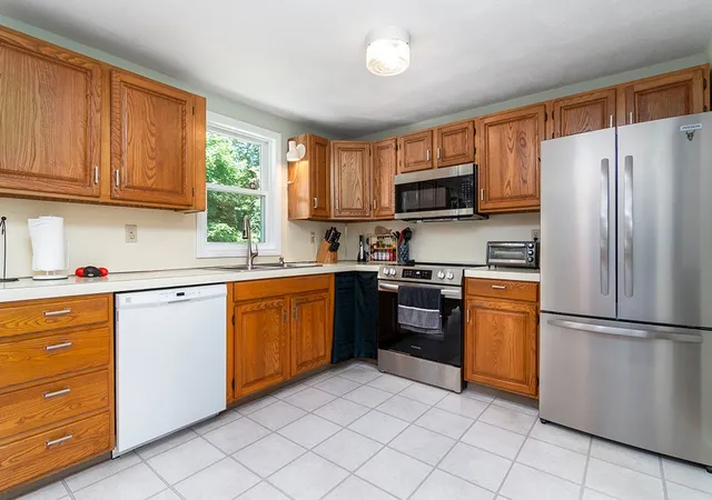 Homes for sale in Coventry, RI | 5 Lions Dr, Coventry, RI 02816 | MLS# 1415163