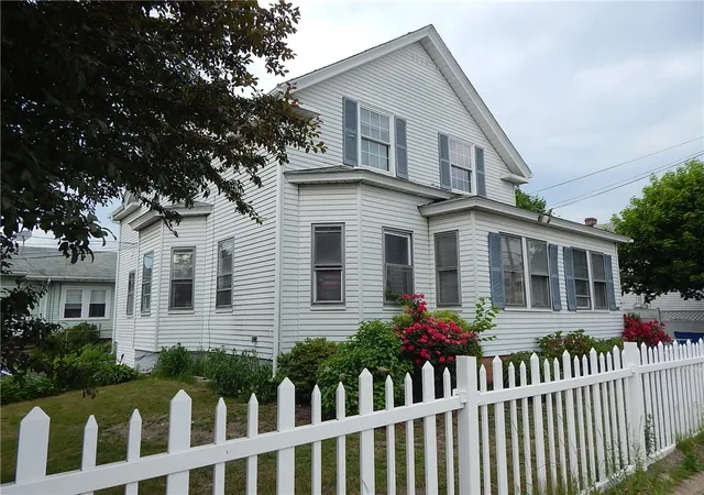 Homes for sale in North Providence, RI | 1915 Smith St, North Providence, RI 02911 | MLS# 1415120