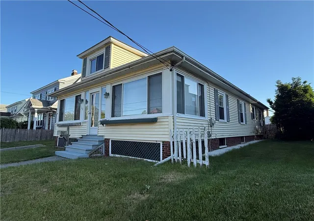 Homes for sale in Cranston, RI | 28 Richland St, Cranston, RI 02910 | MLS# 1414707