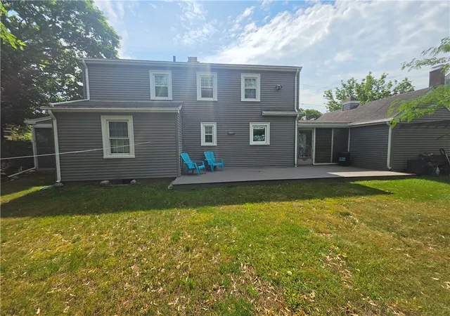 3rd image of 7 Wilton Ave, Pawtucket, RI 02861 | MLS# 1415285