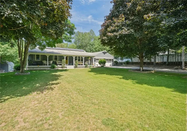 Homes for sale in North Smithfield, RI | 108 Sayles Hill Rd, North Smithfield, RI 02896 | MLS# 1415229