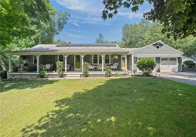 Homes for sale in North Smithfield, RI | 108 Sayles Hill Rd, North Smithfield, RI 02896 | MLS# 1415229