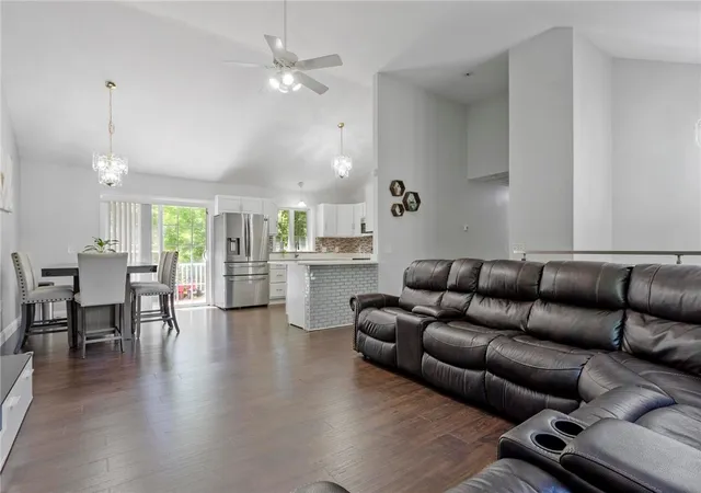 3rd image of 22 Columbia Ave, Fitchburg, MA 01420 | MLS# 1415321